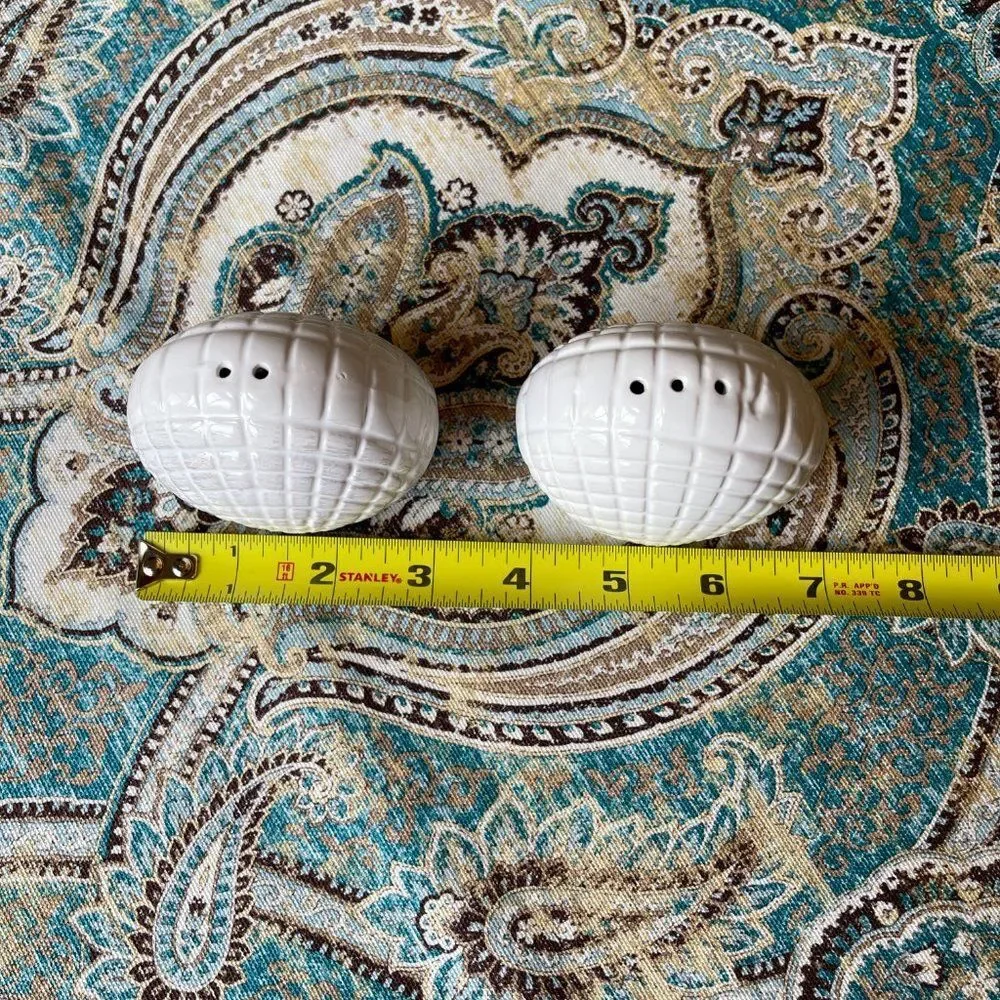 Durastone Cream Scallop Shell Salt Pepper Shakers Coastal Decor New in Box
